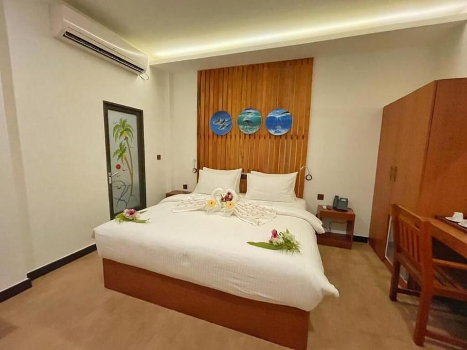 Deluxe Double Room | Premium bedding, minibar, in-room safe, desk