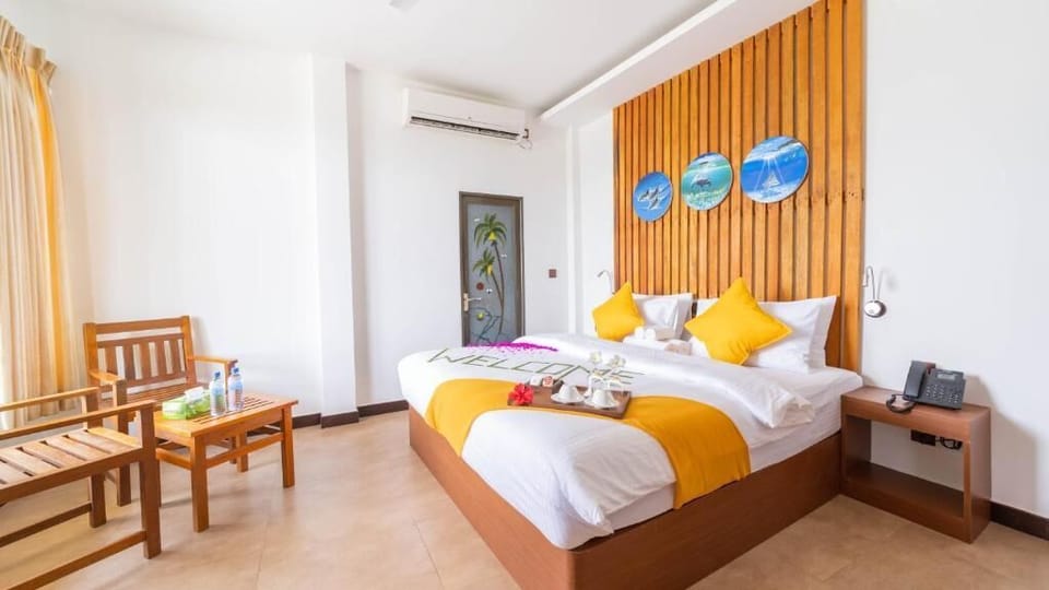 Deluxe Double Room, Sea View | Bathroom | Shower, hair dryer, towels