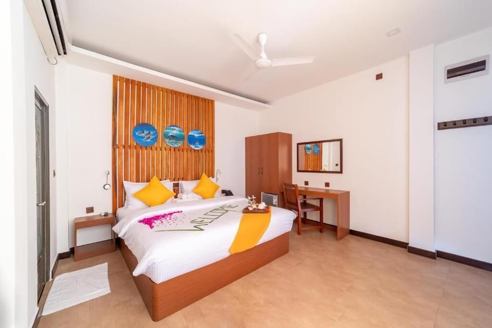 Deluxe Double Room | Bathroom | Shower, hair dryer, towels