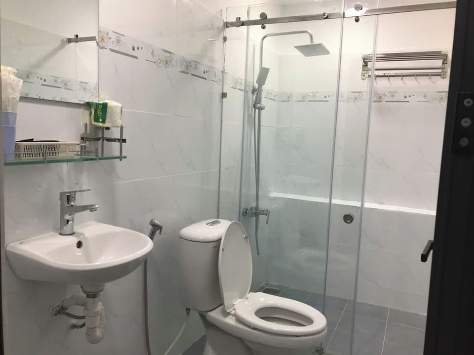 Executive VIP Room, City View | Bathroom | Shower, hydromassage showerhead, hair dryer, slippers