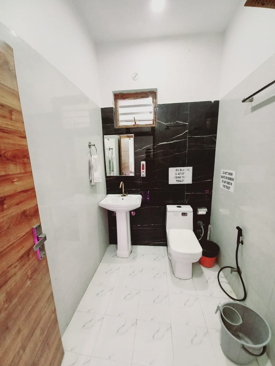 Premium Double Room | Bathroom | Shower, rainfall showerhead, hair dryer, slippers
