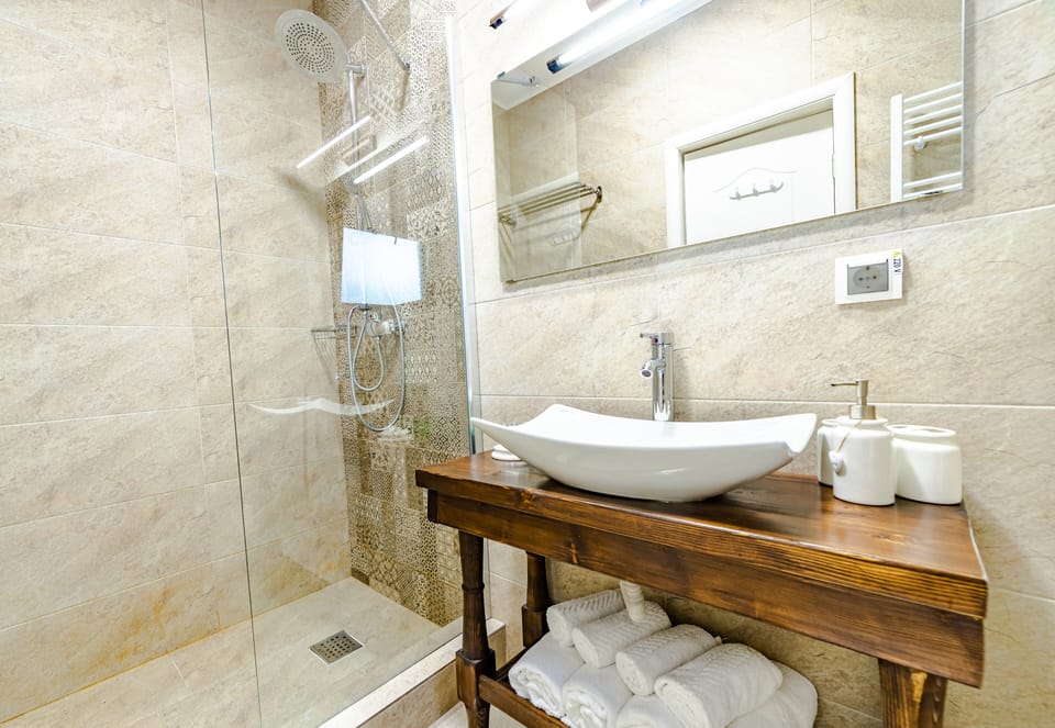 Classic Apartment | Down comforters, in-room safe, soundproofing, iron/ironing board