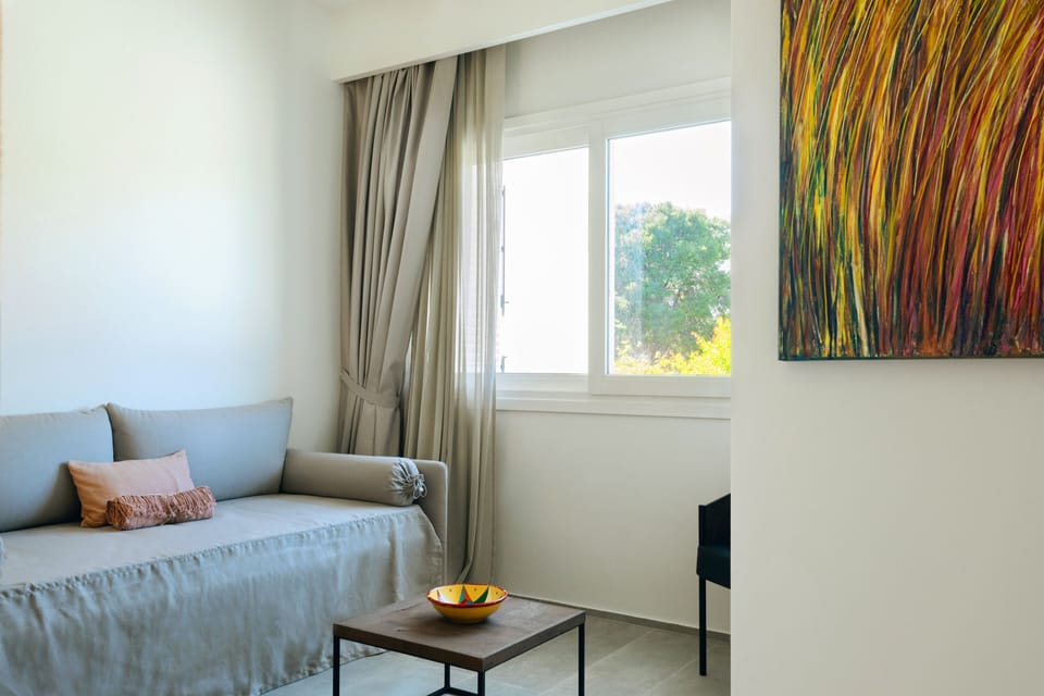 Egyptian cotton sheets, premium bedding, down comforters, minibar