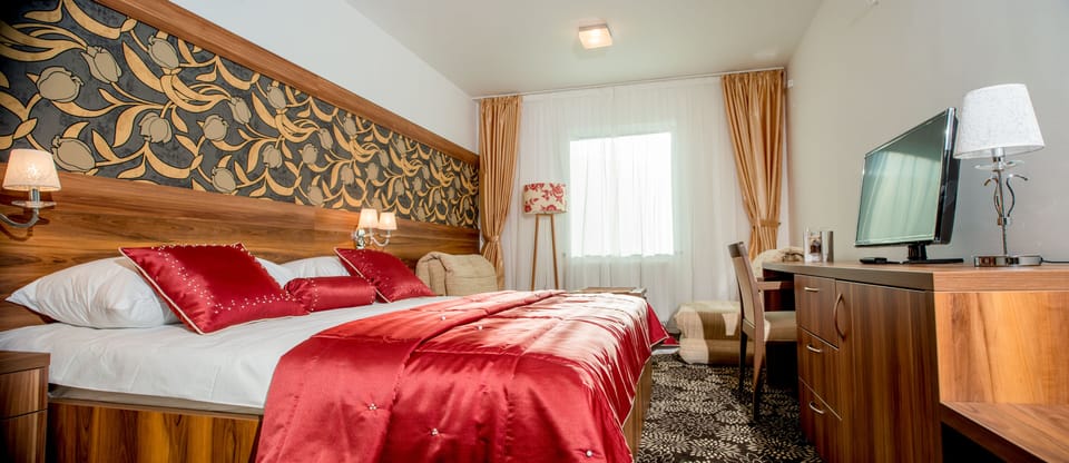 In-room safe, desk, laptop workspace, free WiFi