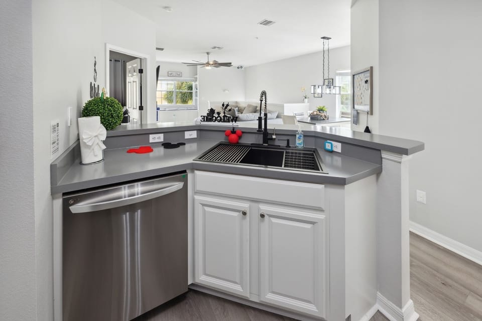 Townhome, 3 Bedrooms | Private kitchen | Coffee/tea maker, fridge, oven, toaster