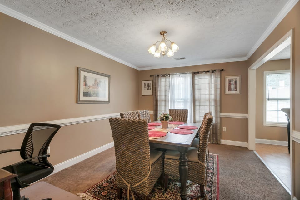 House, 6 Bedrooms | Dining