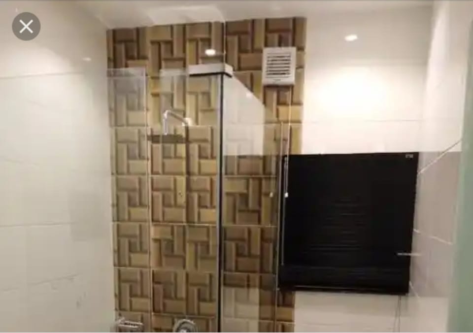 Standard Room | Bathroom | Shower, rainfall showerhead, free toiletries, slippers