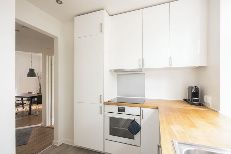 Apartment (2) | Private kitchen | Full-size fridge, microwave, oven, espresso maker