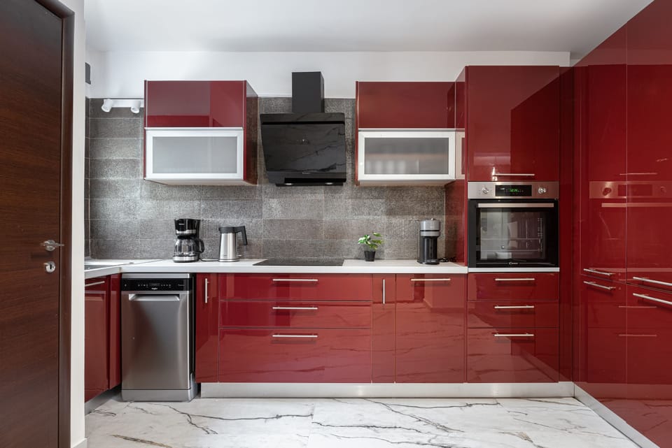 Family Apartment | Private kitchen | Fridge, microwave, oven, stovetop
