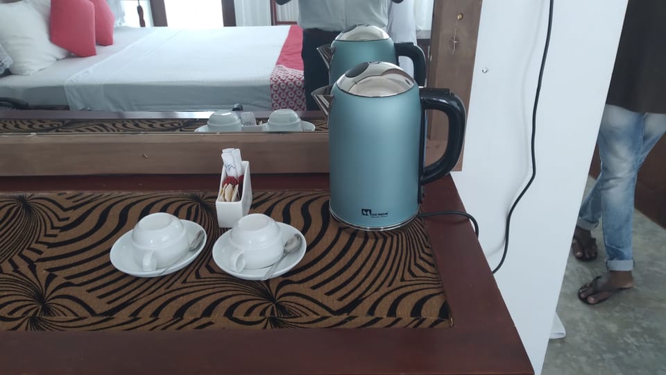 Deluxe Double Room, 1 Queen Bed, Beach View | Coffee and/or coffee maker