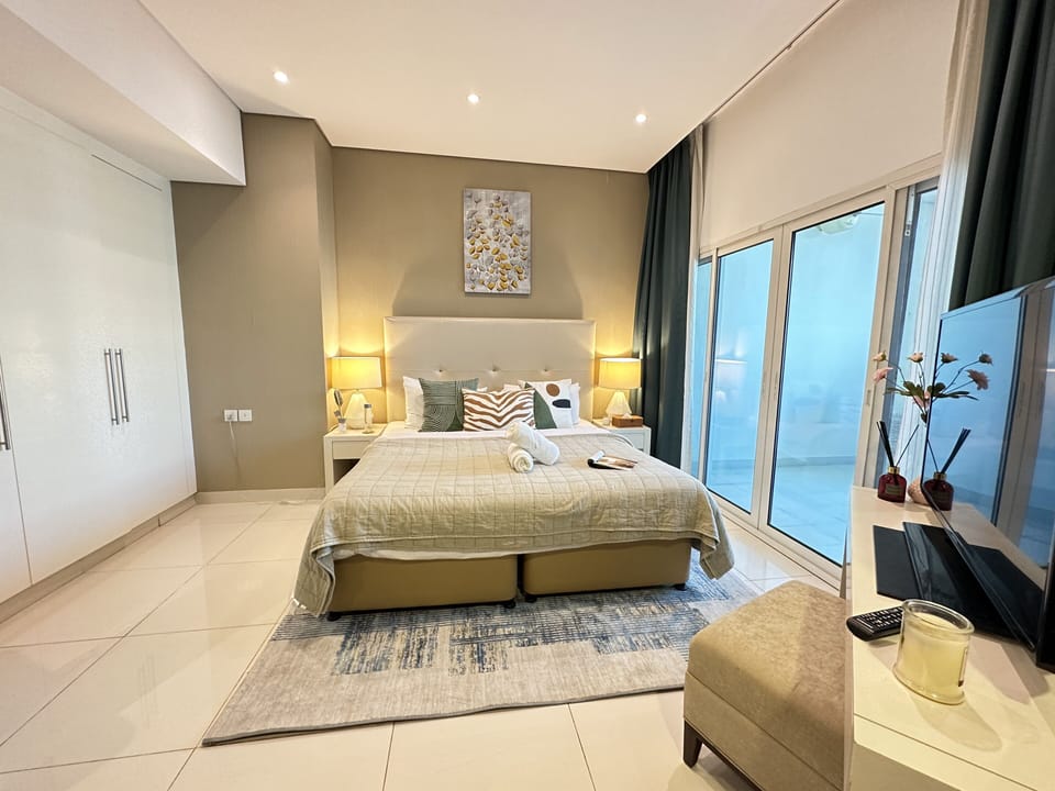 Luxury Apartment | 1 bedroom, in-room safe, iron/ironing board, free WiFi