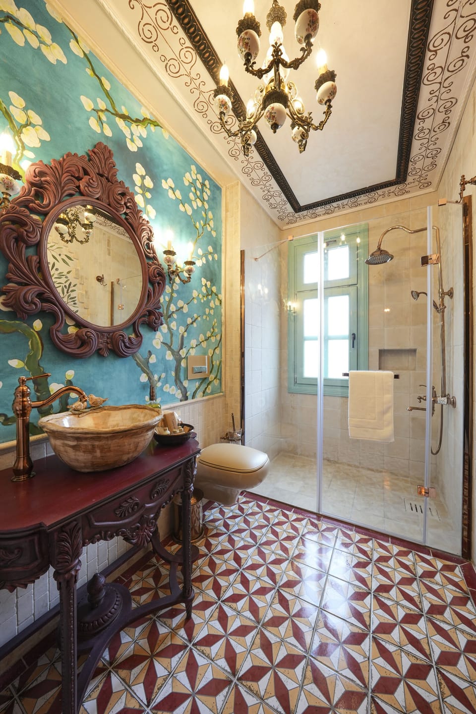 Deluxe Room | Bathroom | Shower, free toiletries, hair dryer, slippers