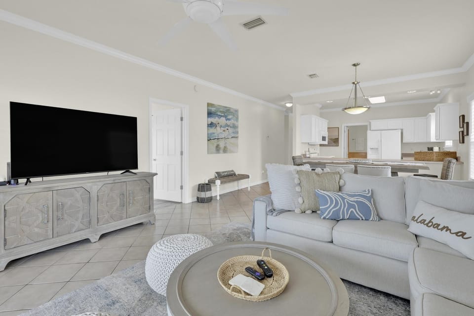 Duplex, 3 Bedrooms | Living area