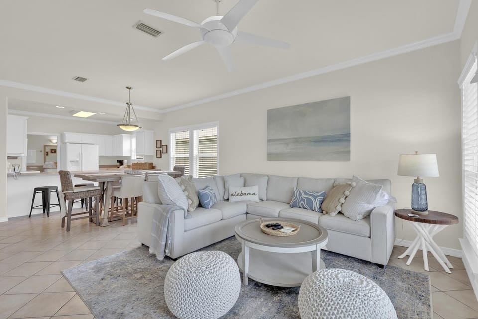 Duplex, 3 Bedrooms | Living area