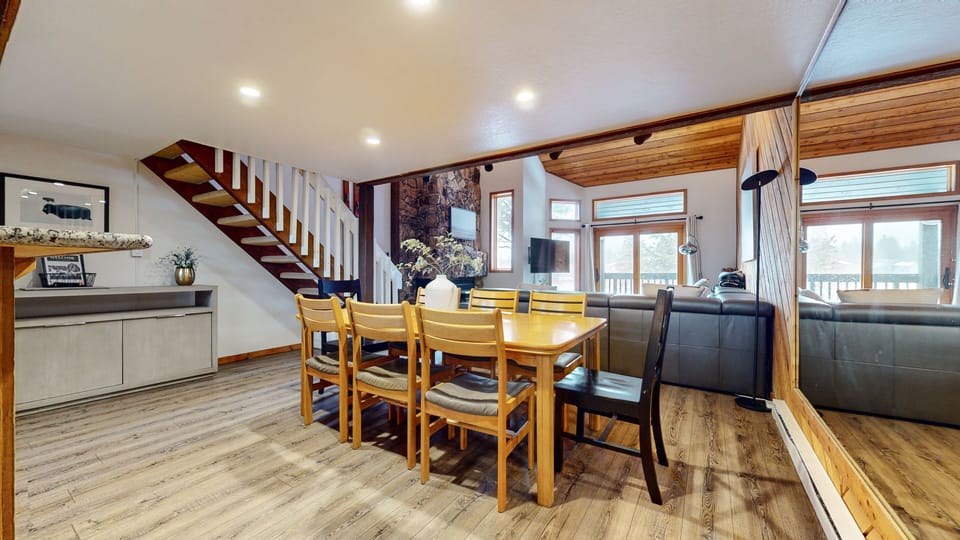 Condo, 3 Bedrooms | Dining