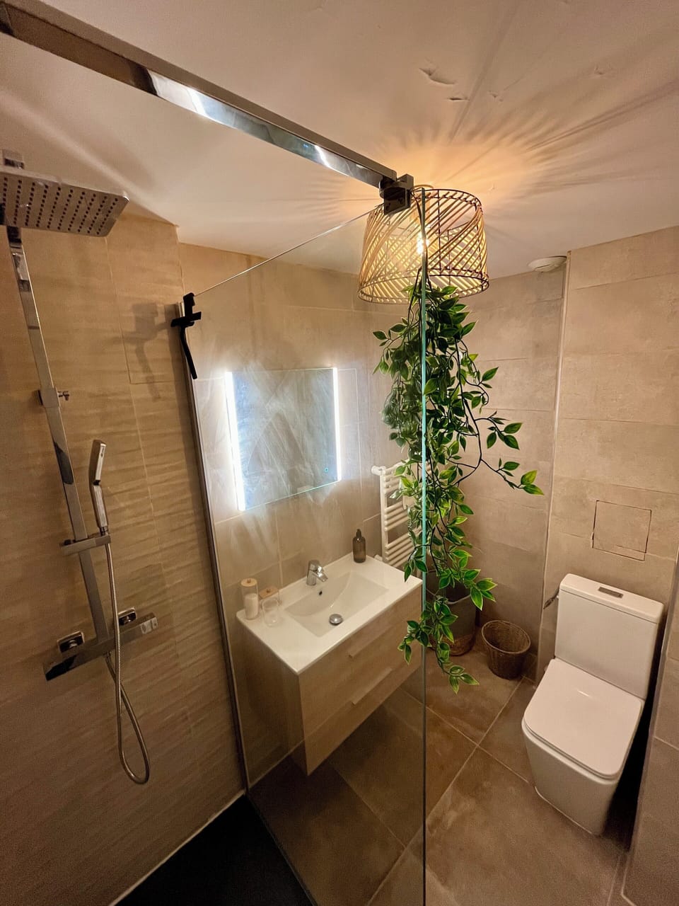 Standard Apartment | Private kitchen | Full-size fridge, microwave, oven, stovetop