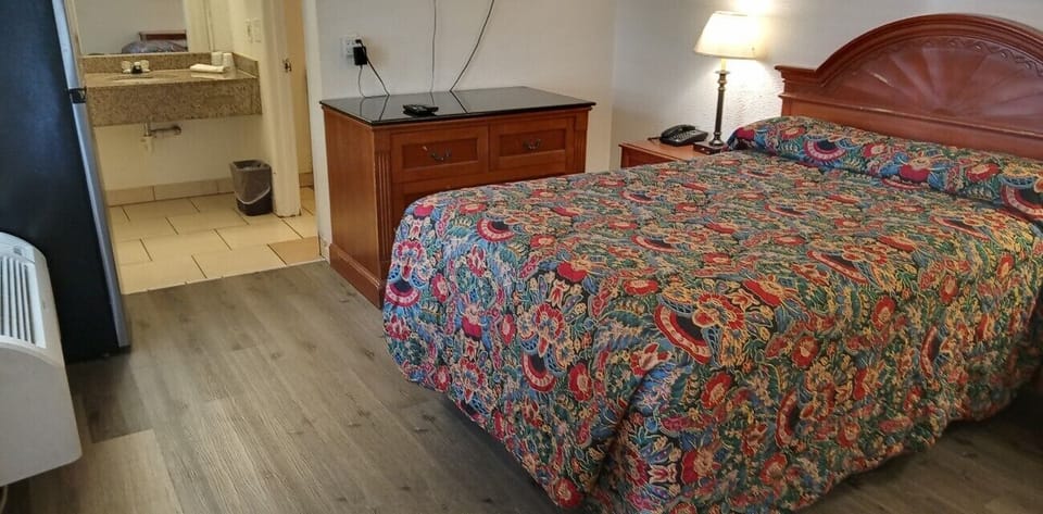 Standard Room, Smoking, Refrigerator & Microwave | Desk, laptop workspace, free WiFi, bed sheets