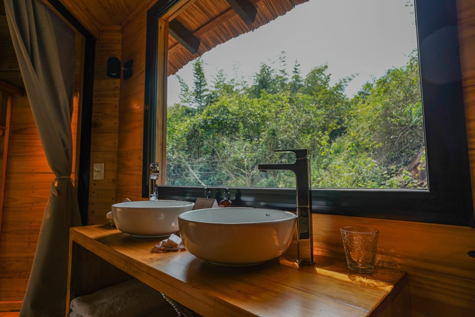 Suite Exclusive | Bathroom | Shower, rainfall showerhead, free toiletries, hair dryer