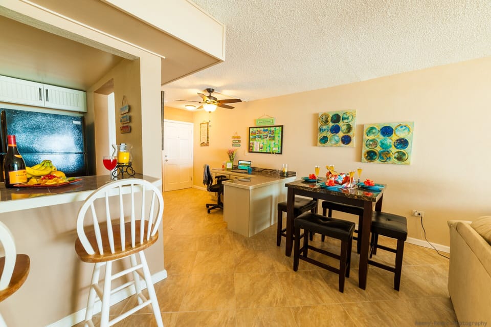 Basic Condo | Private kitchen | Full-size fridge, microwave, oven, stovetop