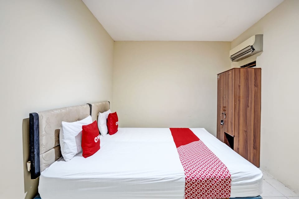 Standard Double Room | Desk, laptop workspace, WiFi (free), bed sheets