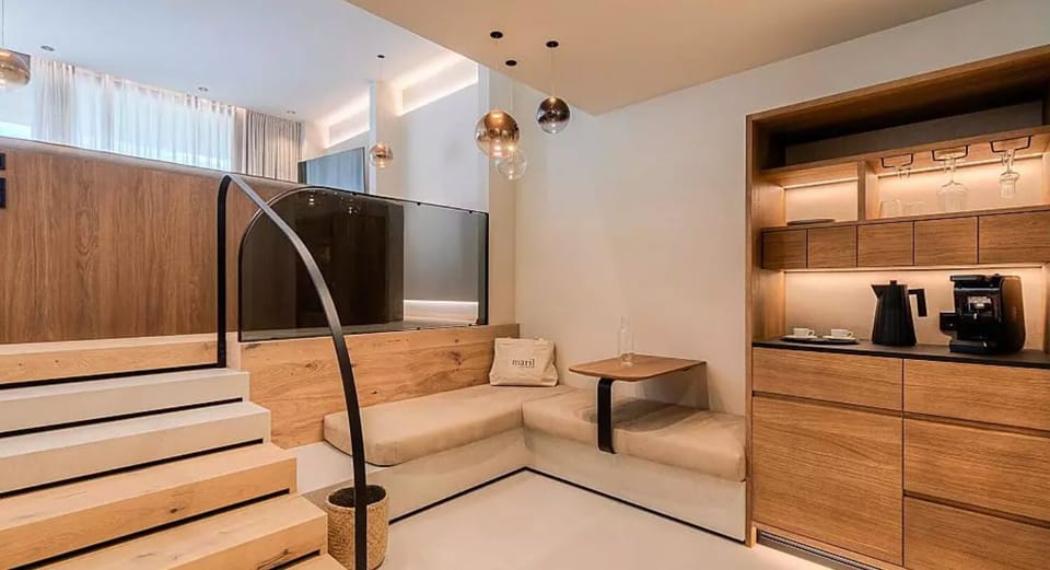 Premium Studio Suite | Minibar, in-room safe, desk, soundproofing