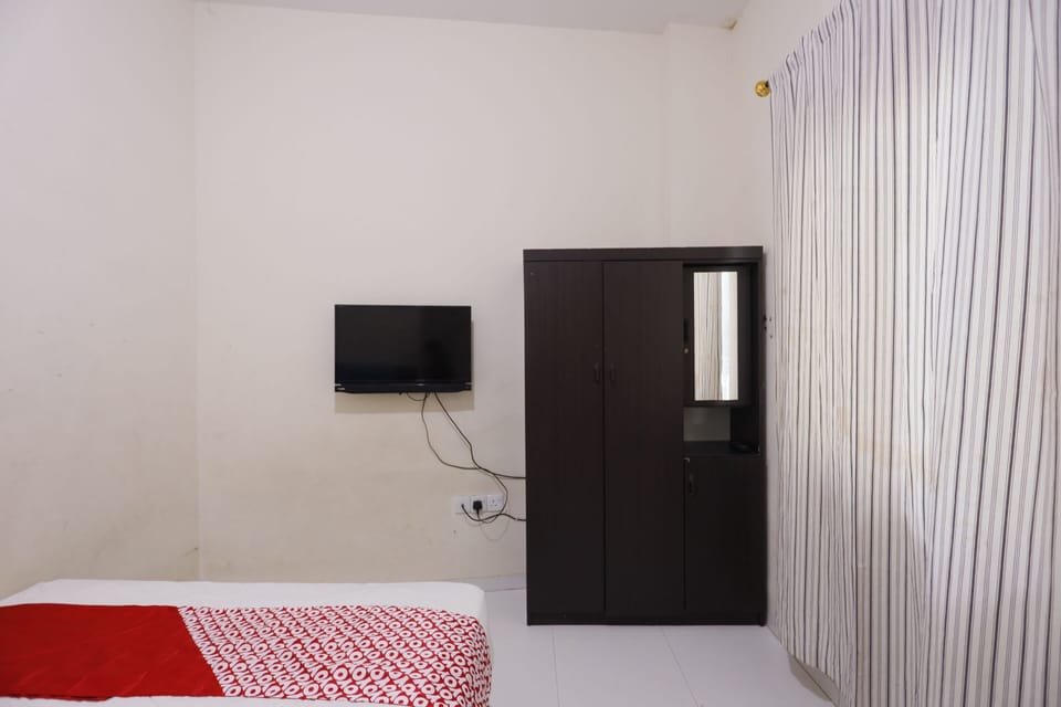 Standard Double Room | Desk, laptop workspace, WiFi (free), bed sheets