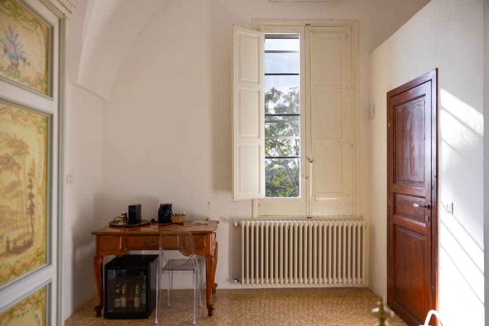 Deluxe Double Room | In-room safe, iron/ironing board (on request), WiFi (free), bed sheets