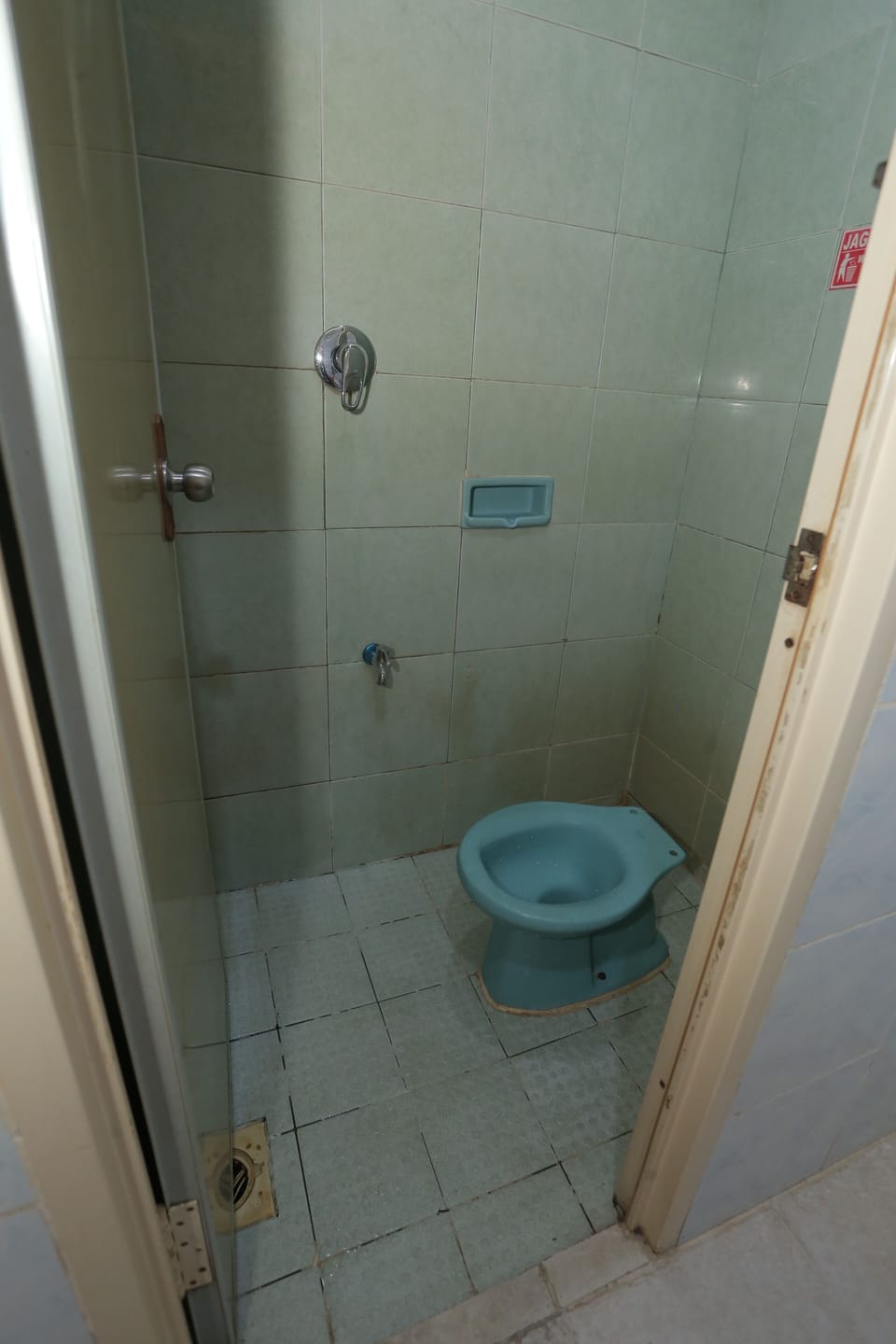Standard Double Room | Bathroom | Shower, towels, toilet paper