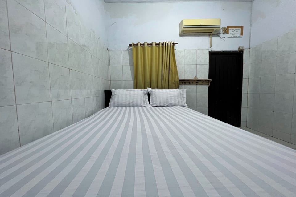 Standard Double Room | Laptop workspace, WiFi (free), bed sheets