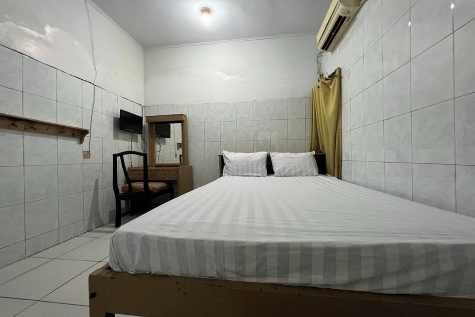Standard Double Room | Laptop workspace, WiFi (free), bed sheets