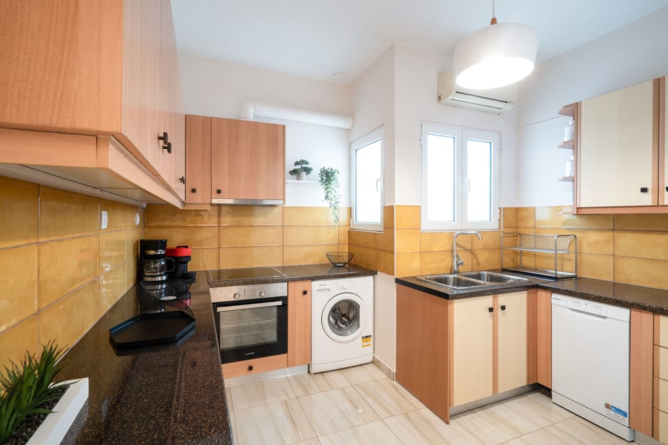 Luxury Apartment | Private kitchen | Fridge, microwave, oven, stovetop