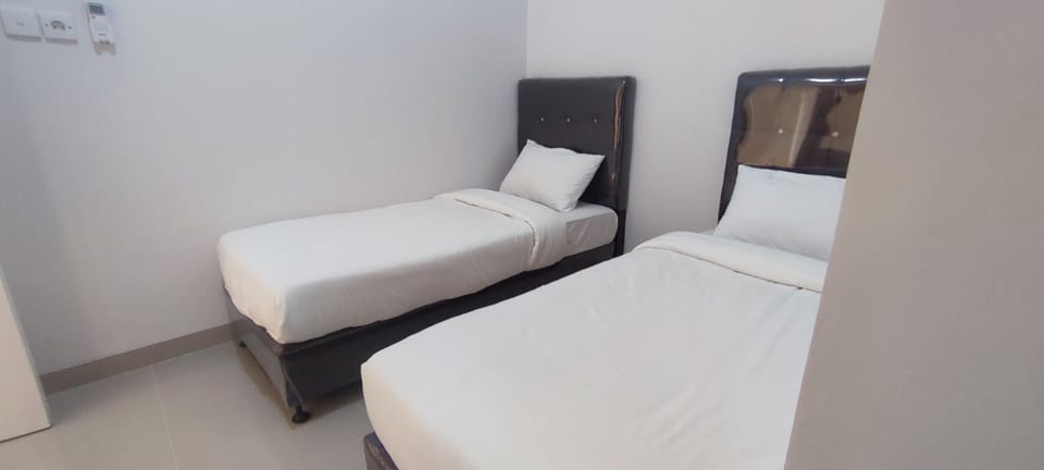 Deluxe Twin Room | Laptop workspace, free WiFi, bed sheets