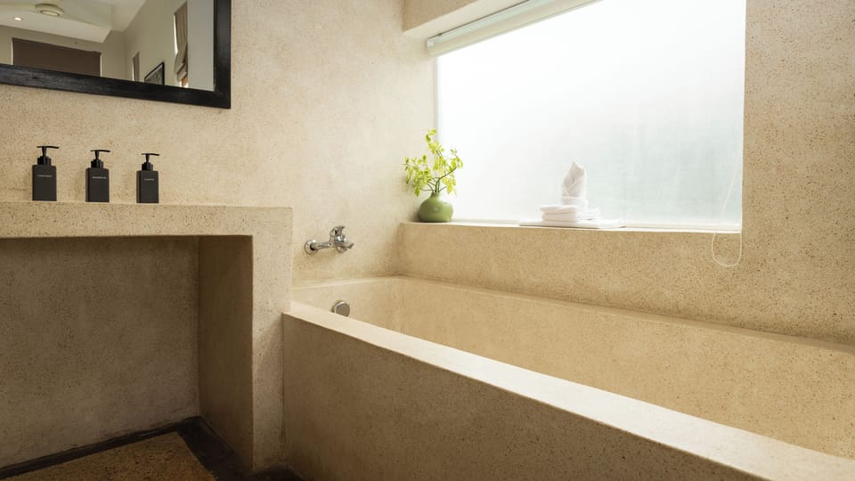 Deluxe Triple Room | Bathroom | Separate tub and shower, hair dryer, towels, soap