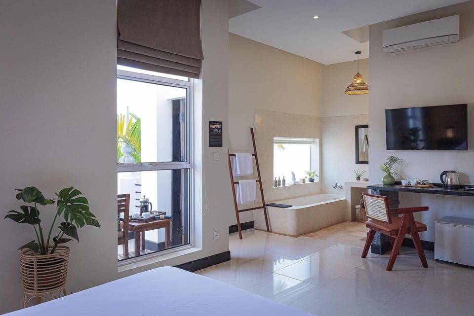 Deluxe Double Room | Bathroom | Separate tub and shower, hair dryer, towels, soap