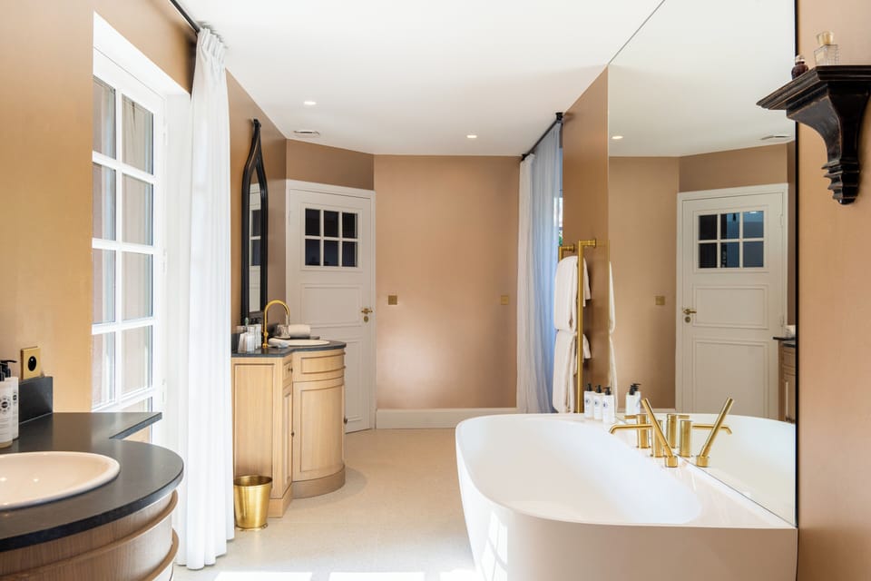 Suite (Prestige) | Minibar, in-room safe, individually decorated, individually furnished