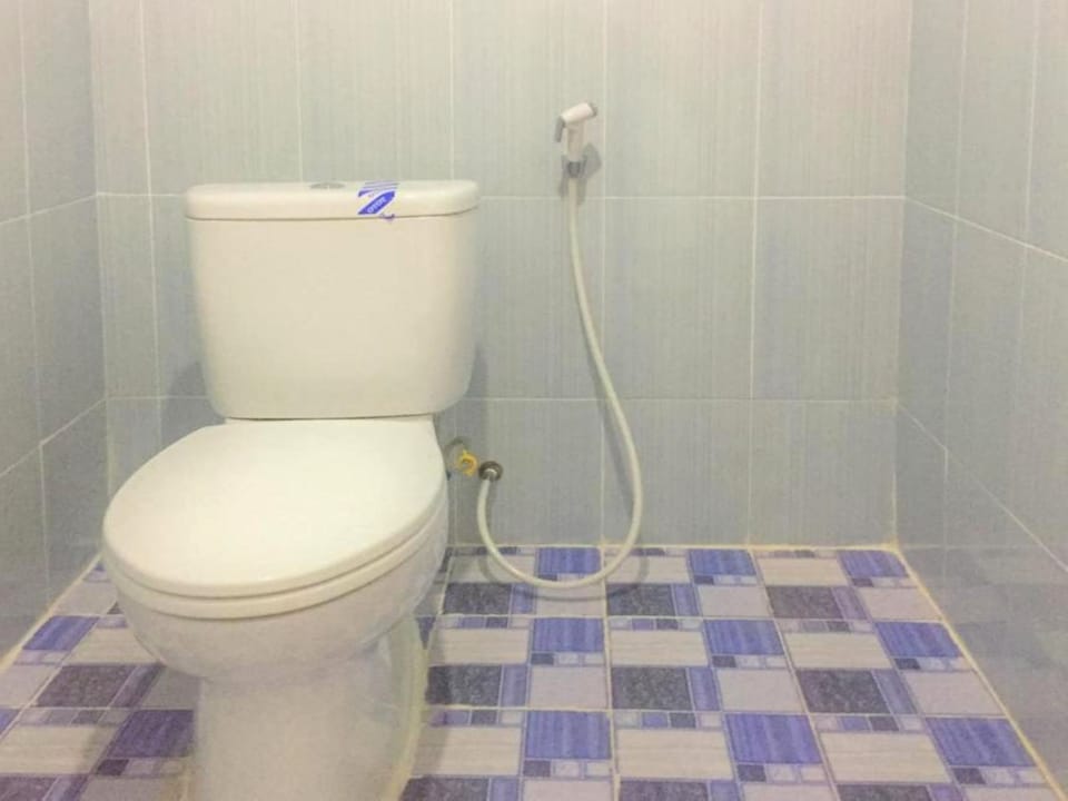 Deluxe Double Room | Bathroom | Shower, towels, toilet paper