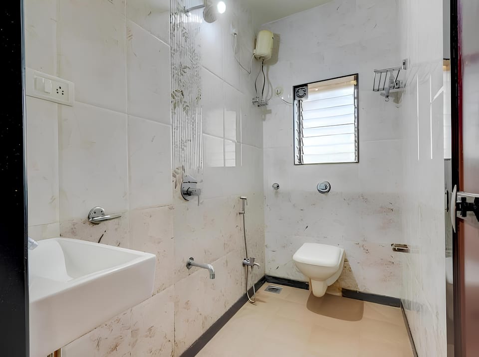 Shower, free toiletries, towels, soap