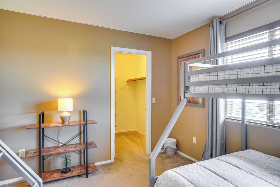 House (5 Bedrooms) | Interior