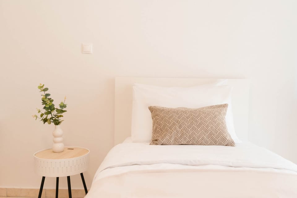 Luxury Apartment | 2 bedrooms, in-room safe, blackout drapes, iron/ironing board