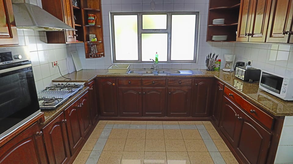 Villa | Private kitchen | Full-size fridge, microwave, oven, stovetop