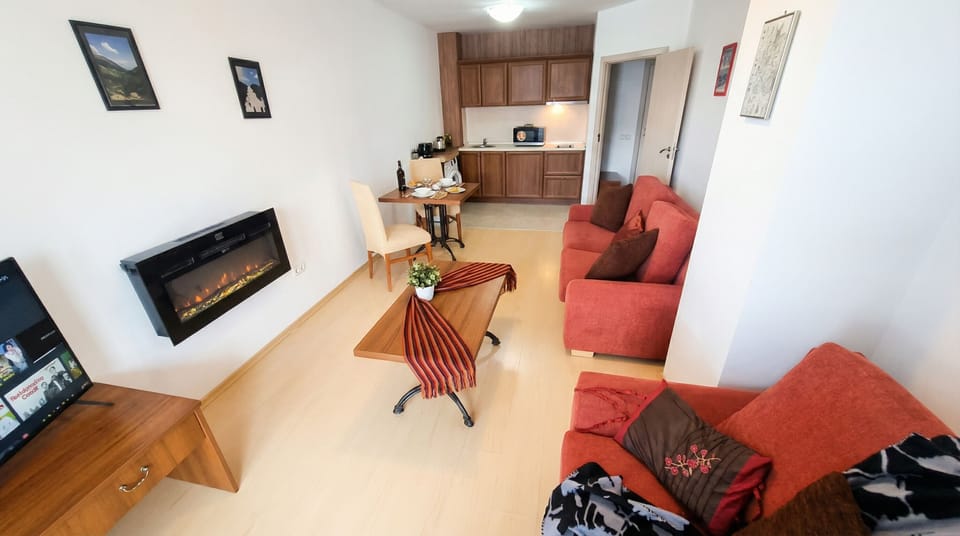 Apartment, 1 Bedroom, Accessible, Mountain View | Living room