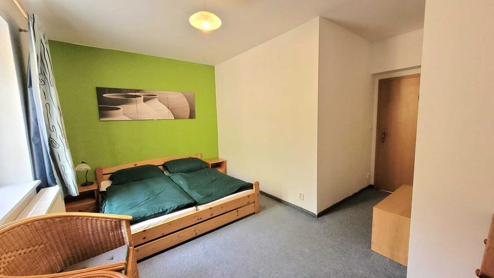 Basic Double Room | Desk, free WiFi, bed sheets