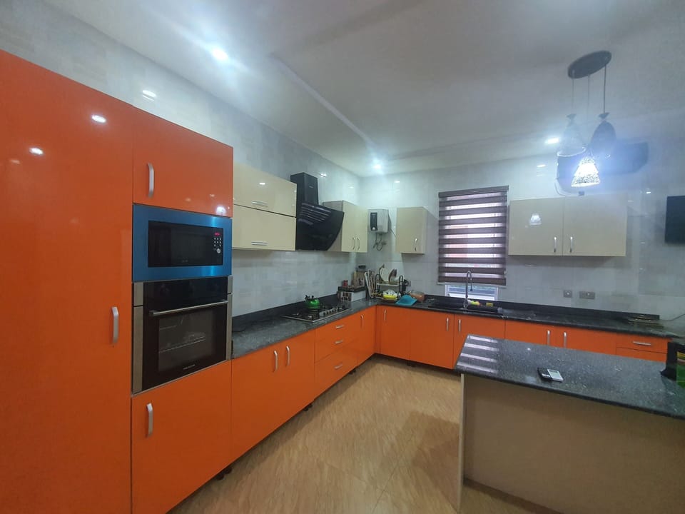 House | Private kitchen | Fridge, microwave, oven, stovetop