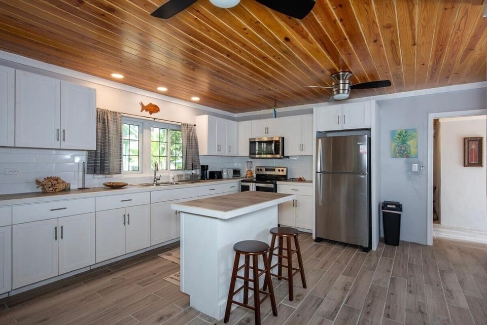 House, 3 Bedrooms | Private kitchen | Coffee/tea maker, fridge, oven, toaster