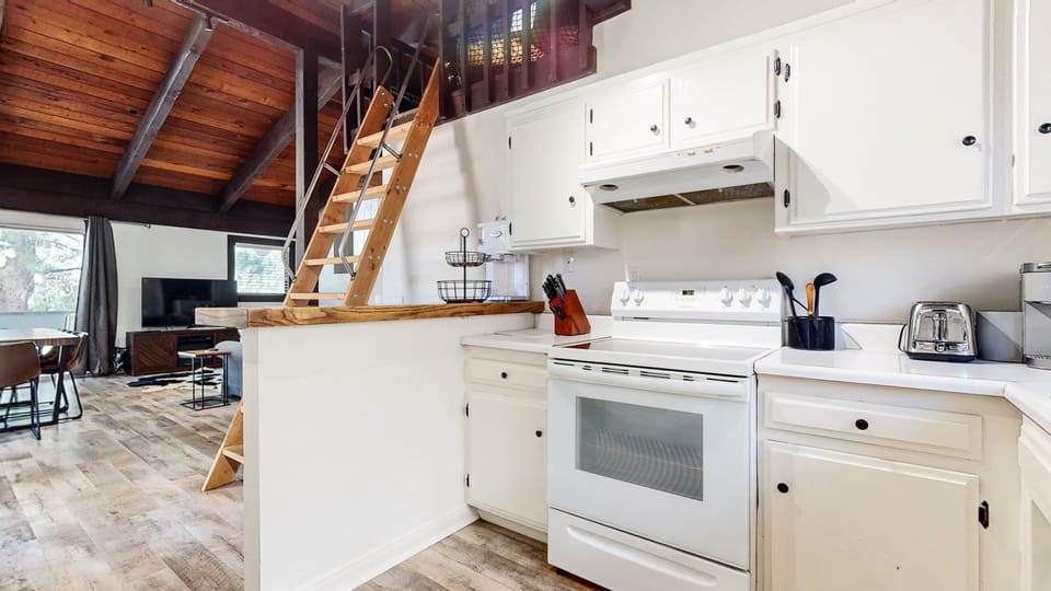 Condo, 2 Bedrooms | Private kitchen | Coffee/tea maker, fridge, oven, toaster