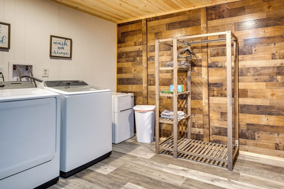 Private Dock + Fire Pit: Camdenton Retreat! Cottage in Lake of the Ozarks