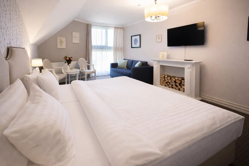 Premium Double or Twin Room, Mountain View | Egyptian cotton sheets, premium bedding, memory foam beds, in-room safe