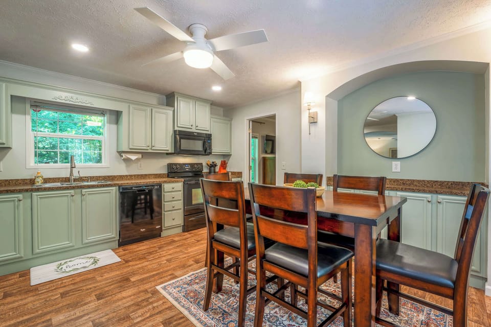 House, Multiple Beds, Patio (Dragonfly Cove) | Private kitchen | Fridge, microwave, oven, stovetop