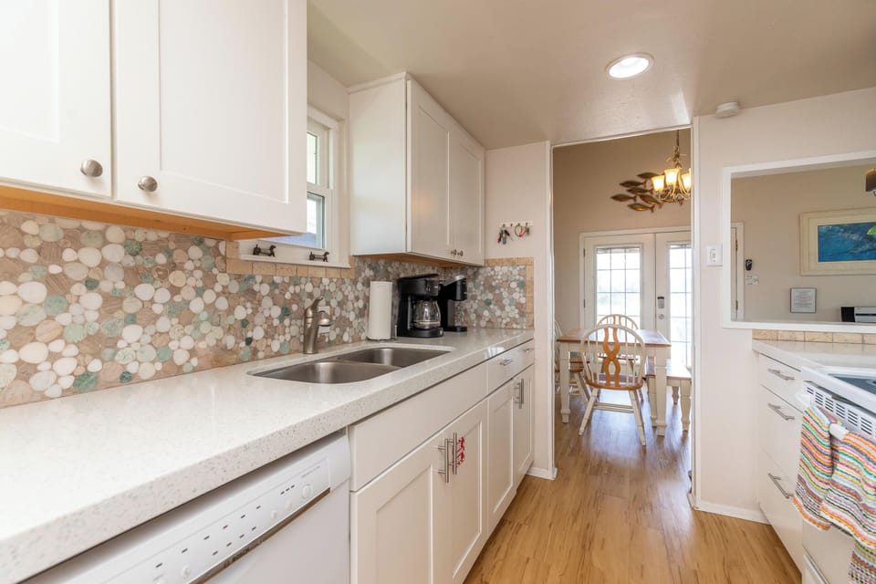 House, Multiple Beds, Pool Access, Pool View (The Shell House) | Private kitchen | Fridge, microwave, oven, stovetop