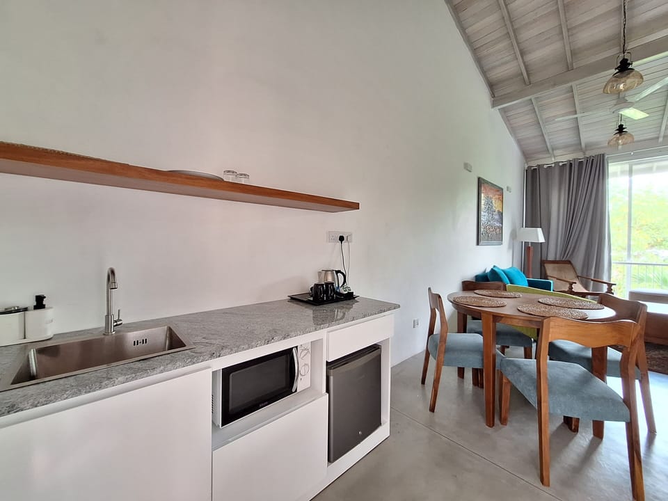 Grand Suite, 1 Bedroom, Kitchenette, Poolside | Private kitchen | Electric kettle